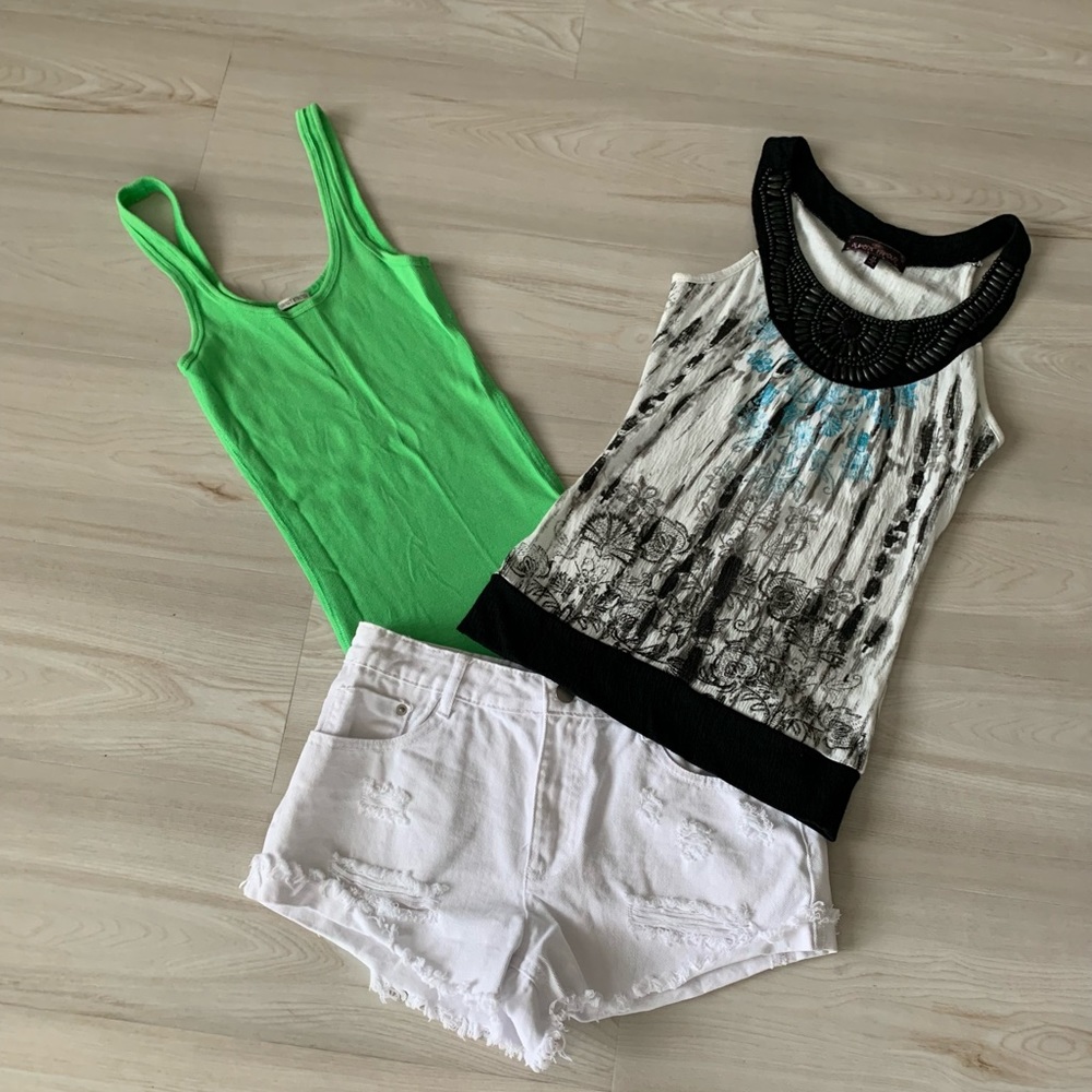 Set of 3 pieces - 2 tank tops and Jean shorts